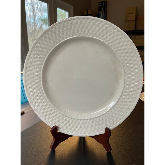 Pflatzgraff‎ Traditions Embossed 11 inch Dinner Plate - Picture 1 of 3